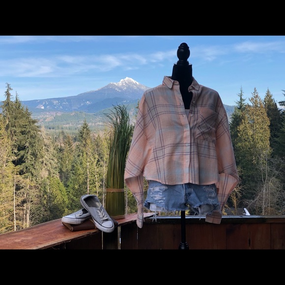 Peach plaid button down crop - Picture 3 of 4